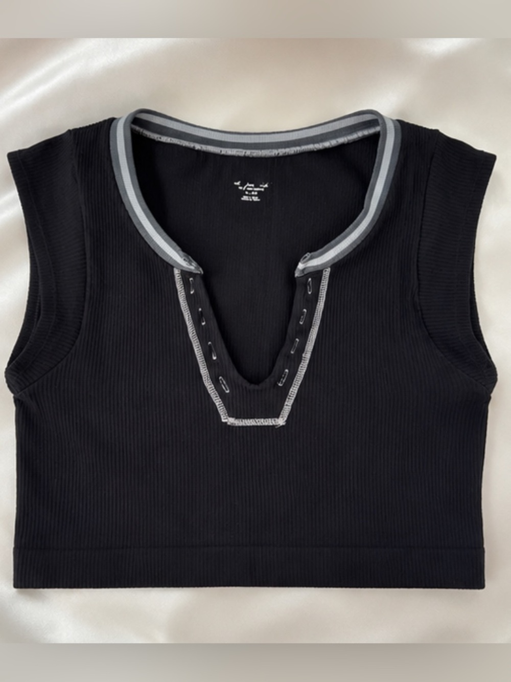 Black Ribbed Cropped Top – Contrast Trim – Y2K